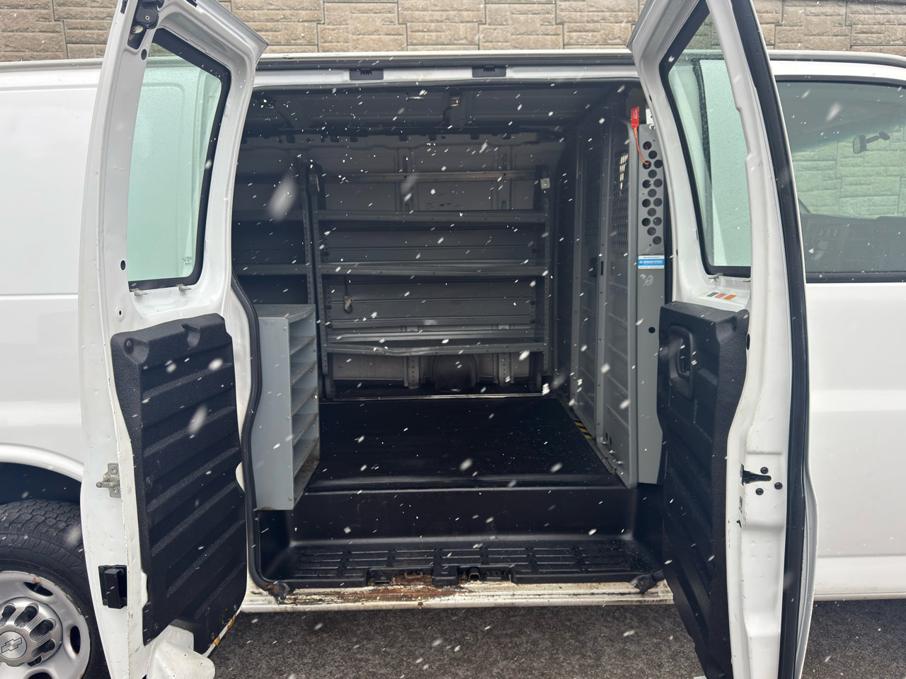 Used 2015 Chevrolet Express 3500 image 31