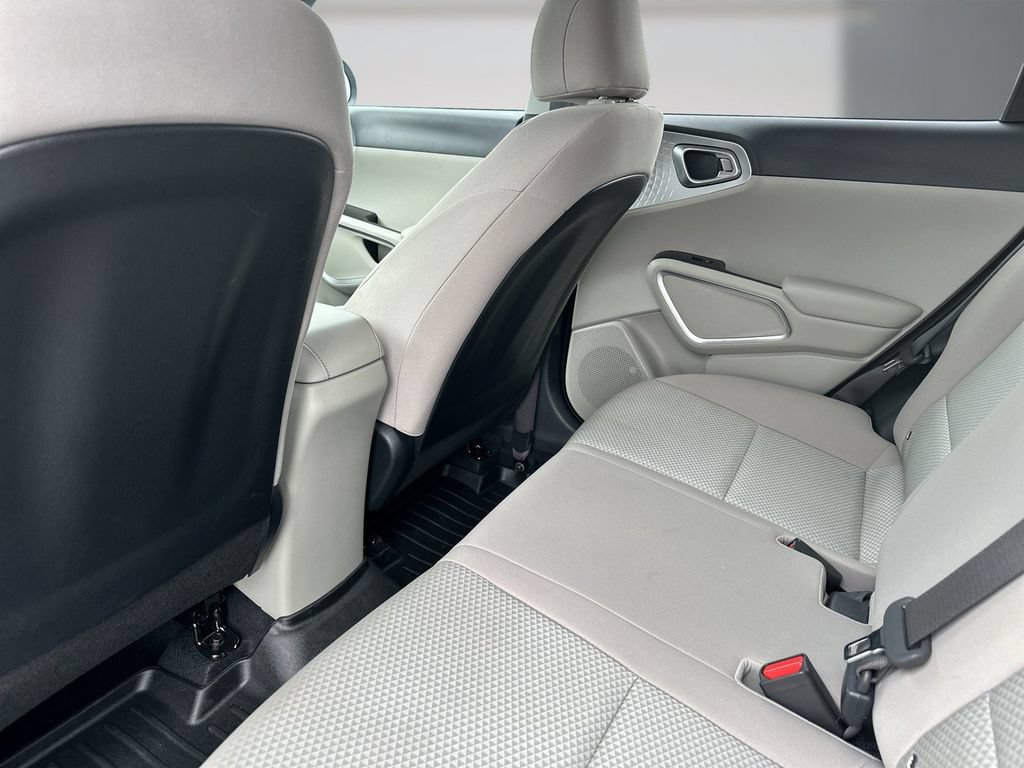Used 2025 Kia Soul LX w/ LX Technology Package FWD image 14