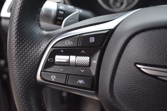 Used 2025 Genesis G70 2.5T image 26