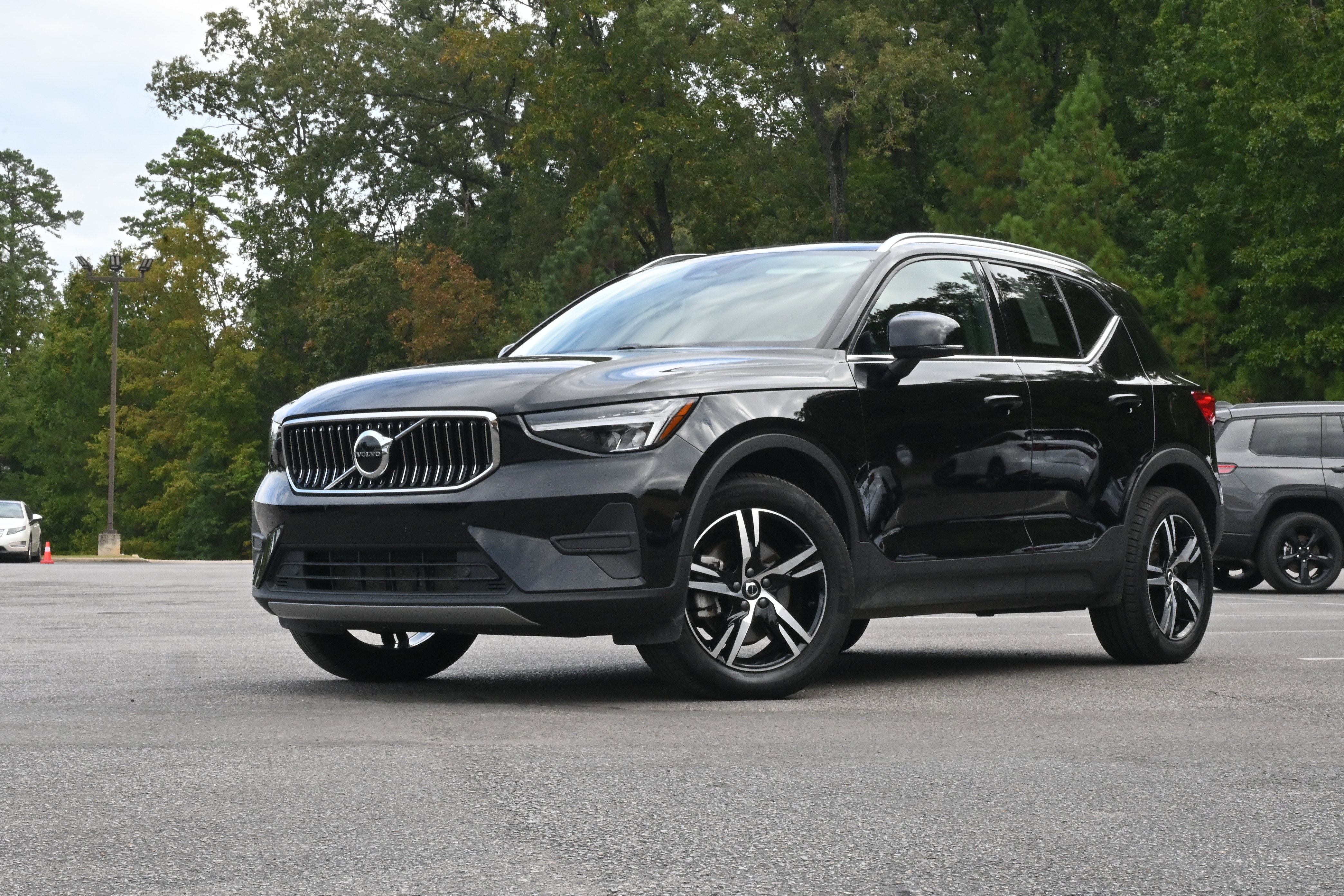 Used 2025 Volvo XC40 B5 Core image 4