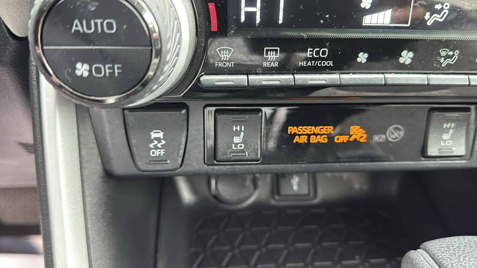 Used 2022 Toyota RAV4 XLE image 20