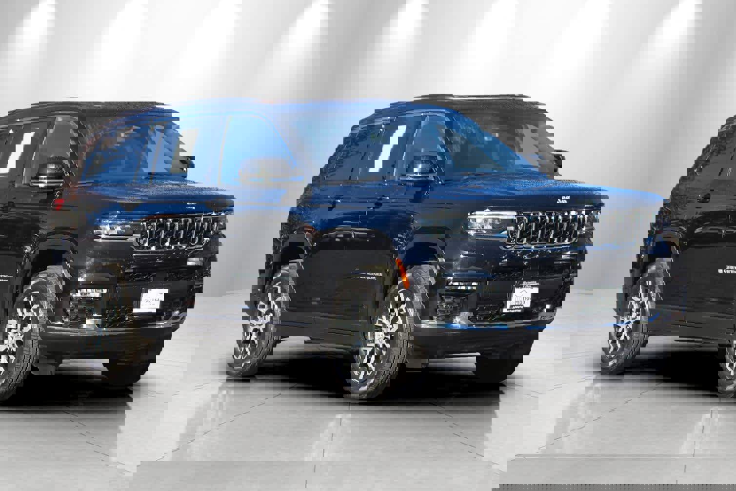 Used 2024 Jeep Grand Cherokee L Limited w/ Luxury Tech Group II image 9