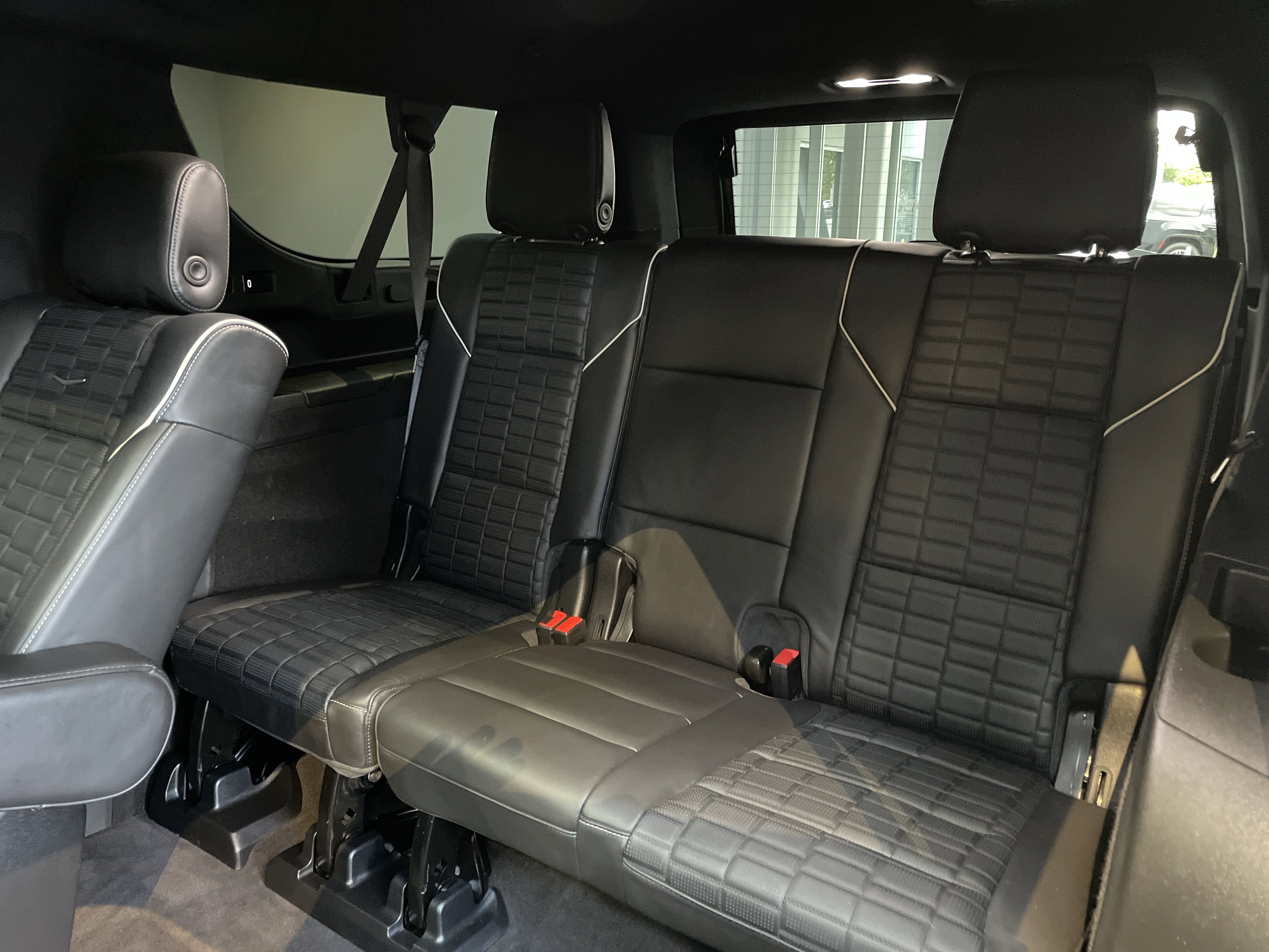 Used 2024 Cadillac Escalade ESV V w/ Heavy-Duty Trailer Package AWD/4WD image 25