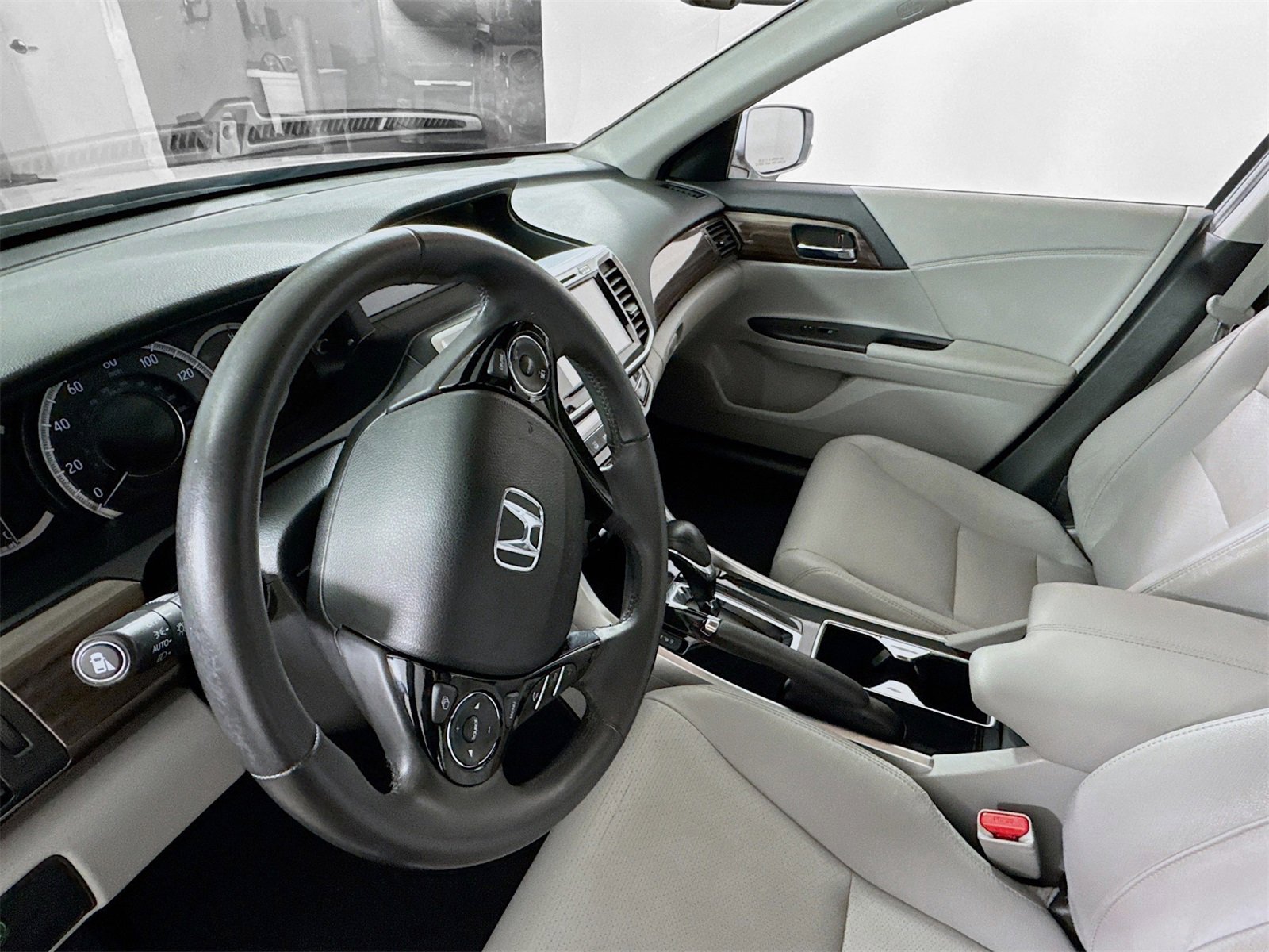 Used 2017 Honda Accord EX-L image 8