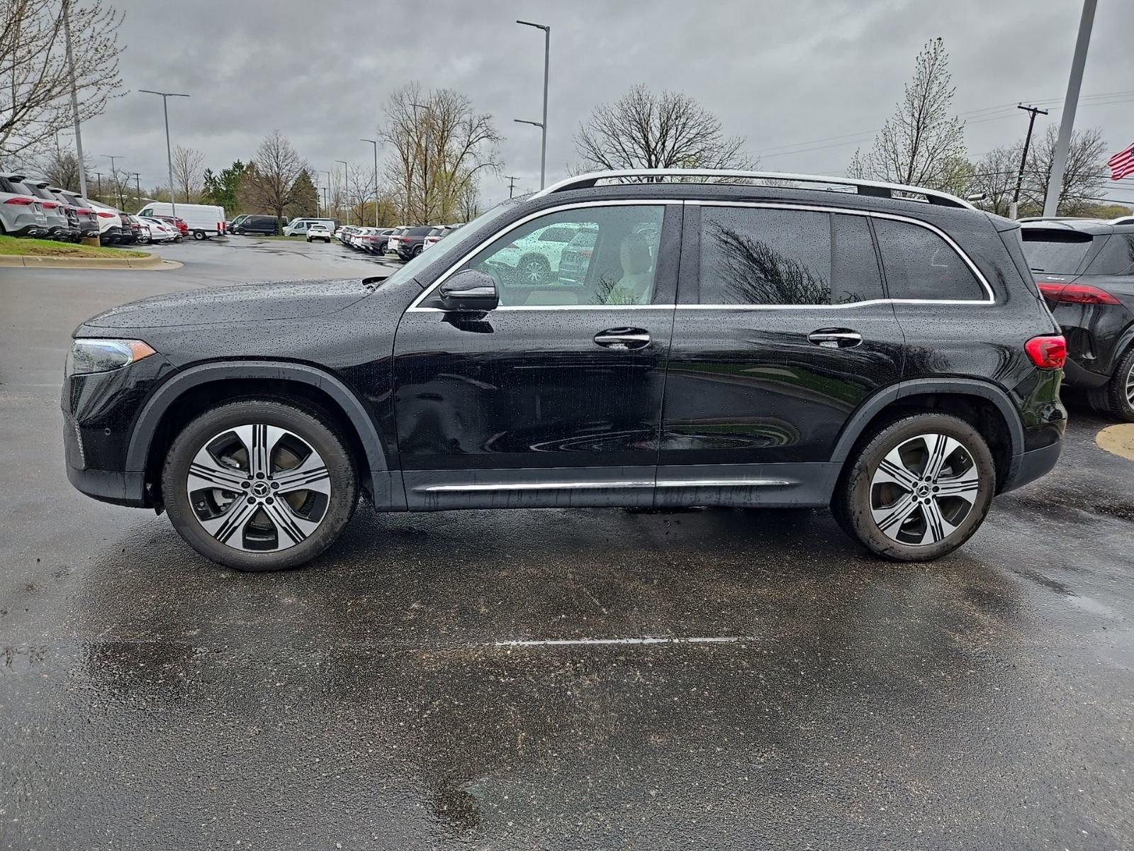 Used 2025 Mercedes-Benz EQB 350 4MATIC SUV image 2