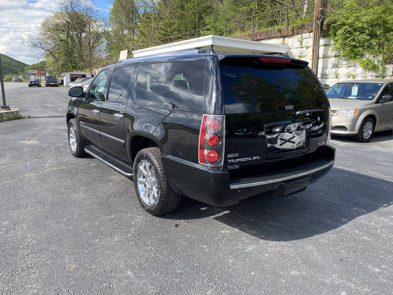 Used 2009 GMC Yukon XL Denali AWD/4WD image 3