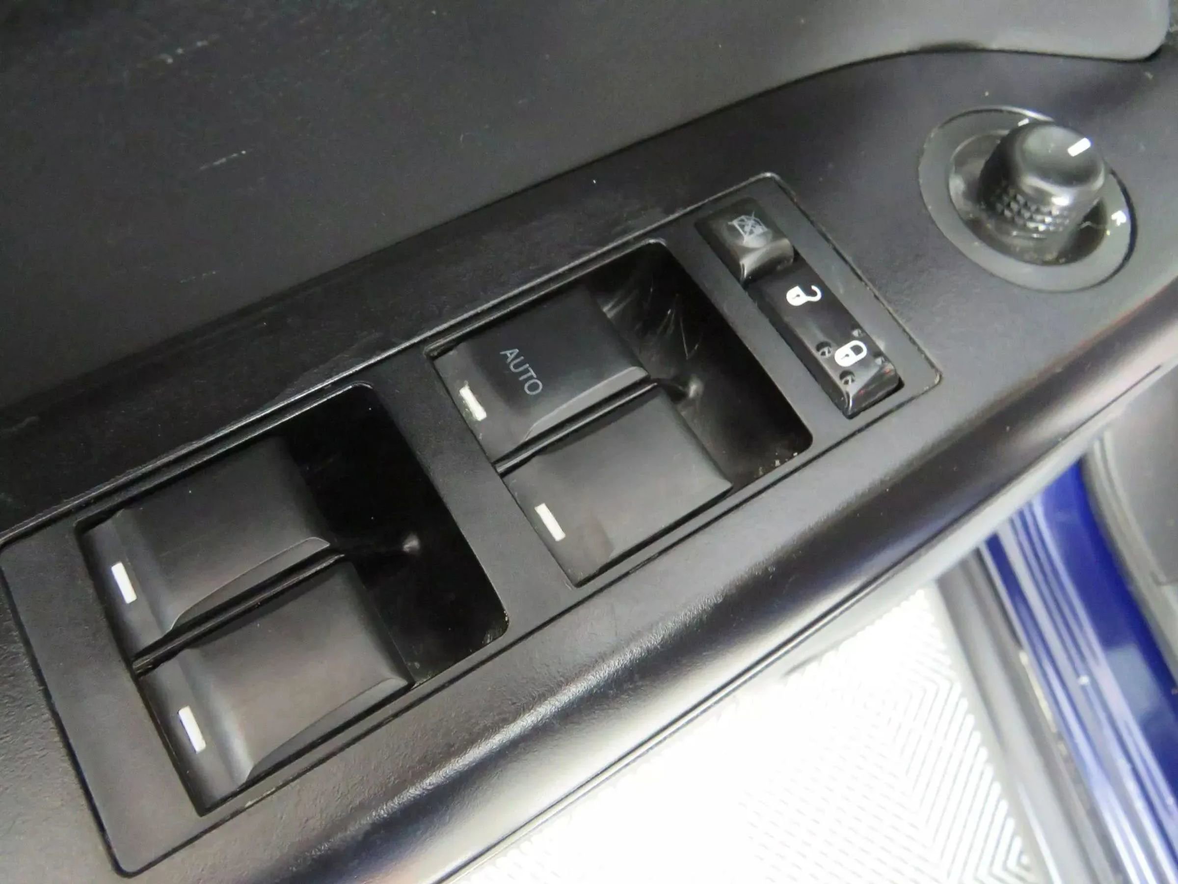 Used 2013 Jeep Compass Latitude w/ Sun/Sound Group FWD image 37
