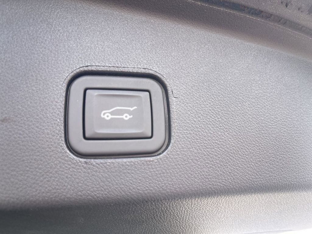 Certified 2024 Cadillac Lyriq Luxury AWD/4WD image 6