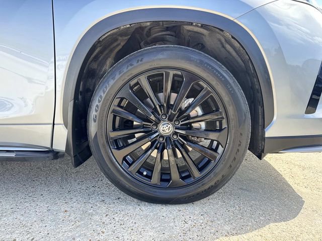 Used 2023 Toyota Highlander XSE FWD image 7