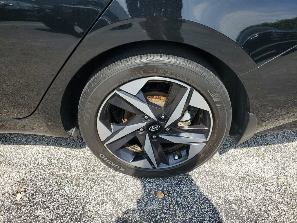 Used 2023 Hyundai Elantra Limited FWD image 8