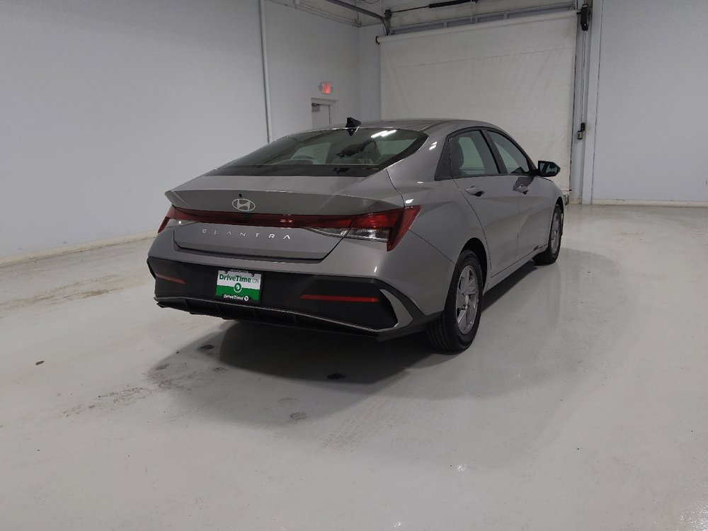 Used 2025 Hyundai Elantra SE FWD image 15