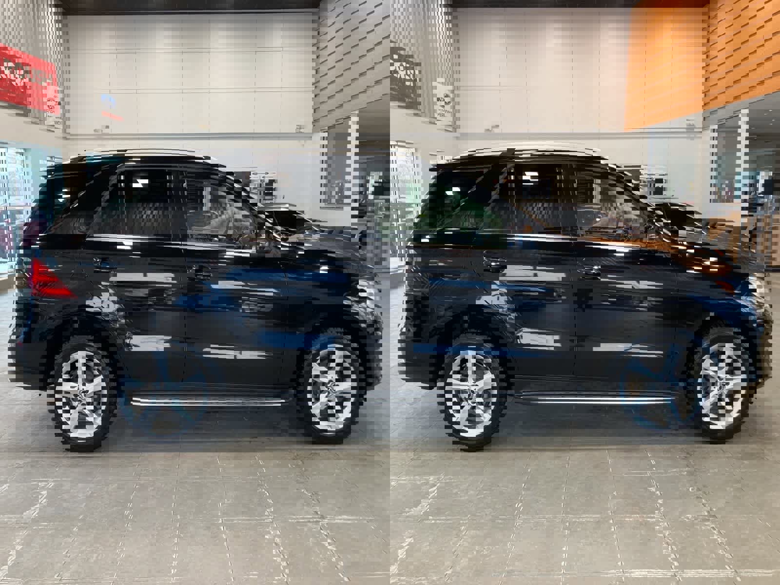 Used 2018 Mercedes-Benz GLE 350 4MATIC image 4