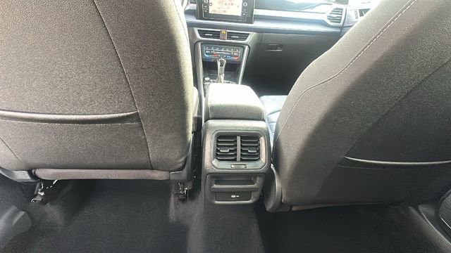 Used 2025 Volkswagen Taos SEL image 31
