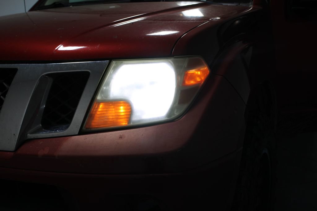 Used 2014 Nissan Frontier SV image 31