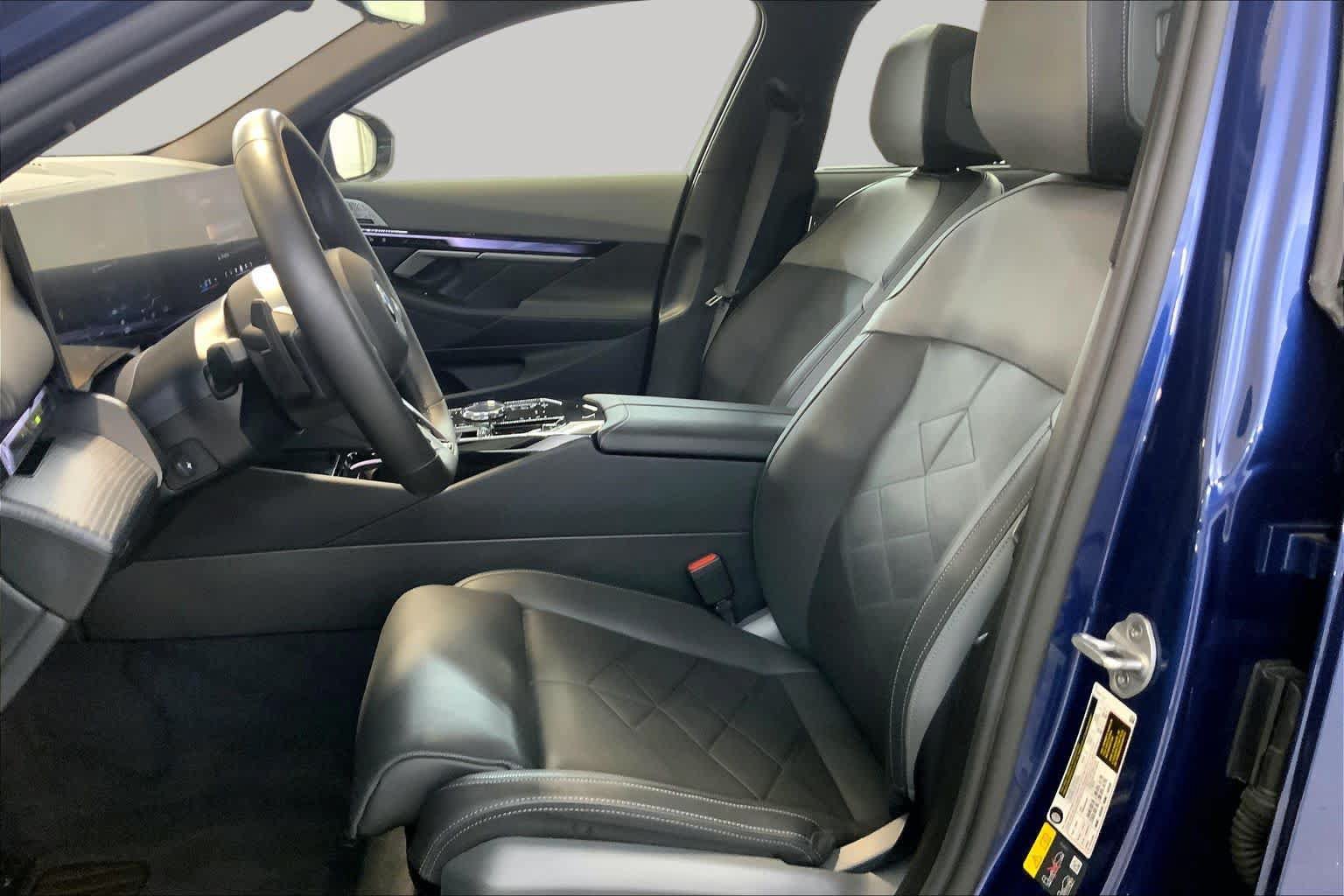 Used 2025 BMW i5 xDrive40 w/ Executive Package AWD/4WD image 7