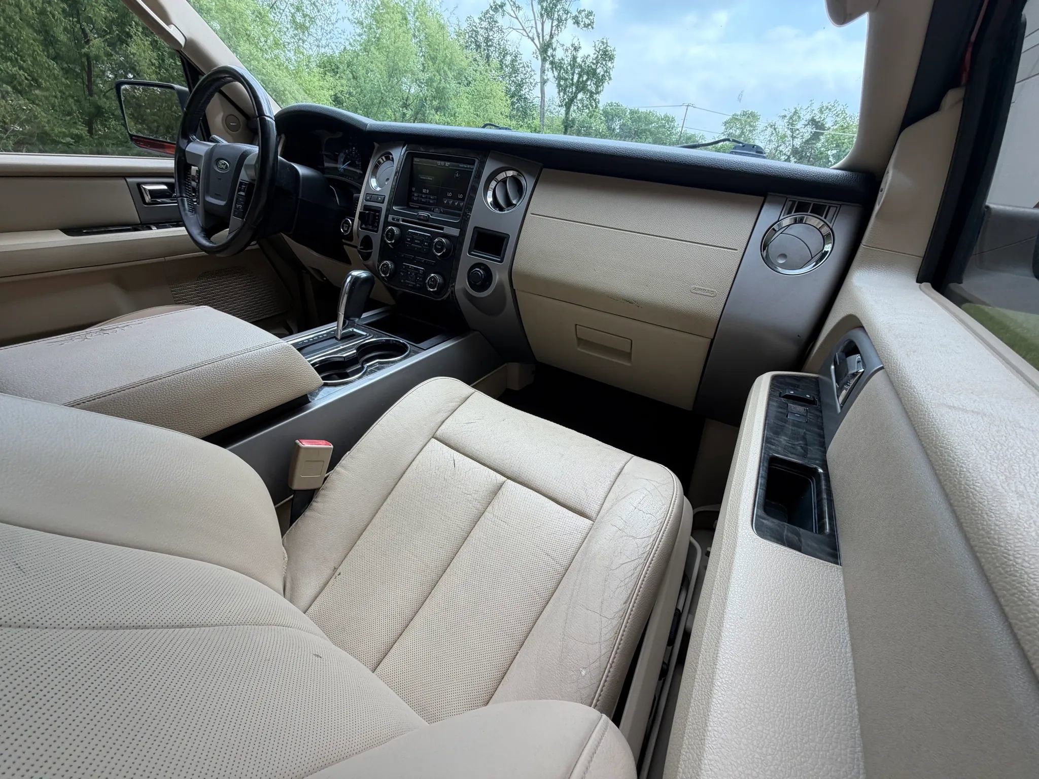 Used 2015 Ford Expedition Limited w/ Equipment Group 301A RWD image 16