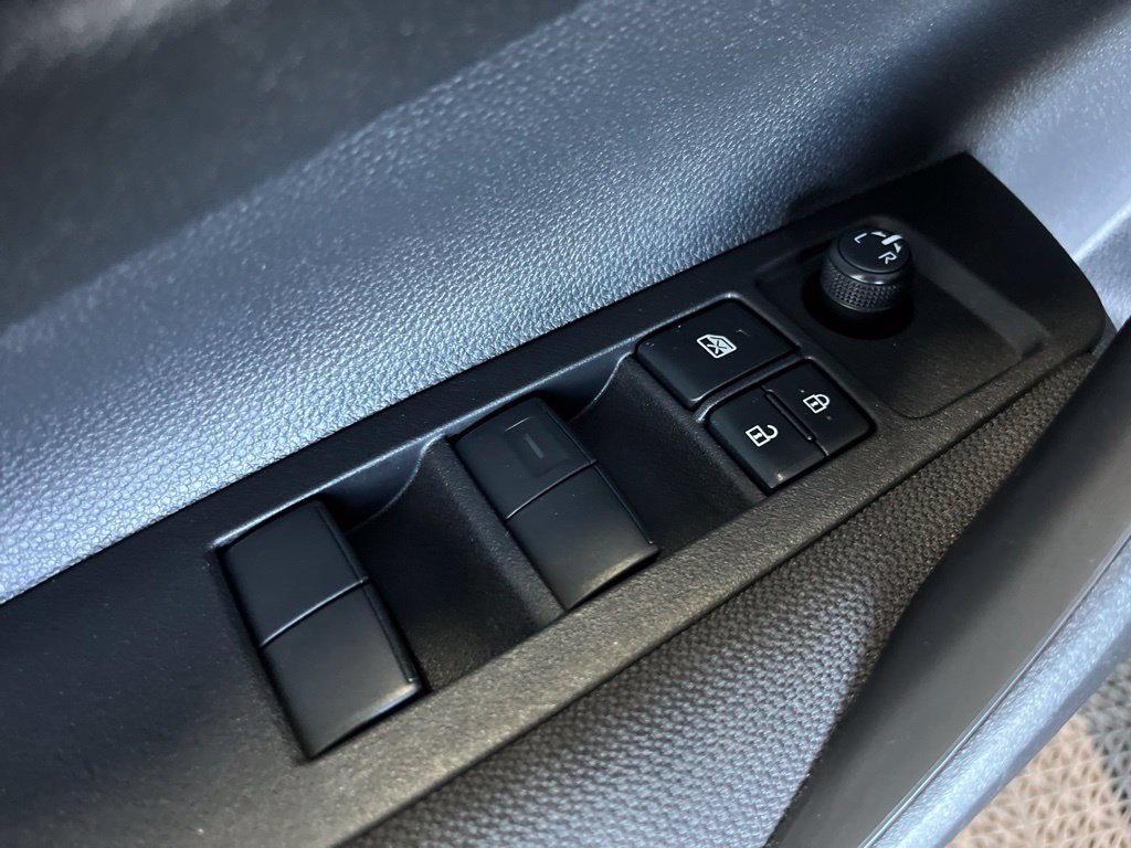 Used 2026 Toyota Corolla SE FWD image 4