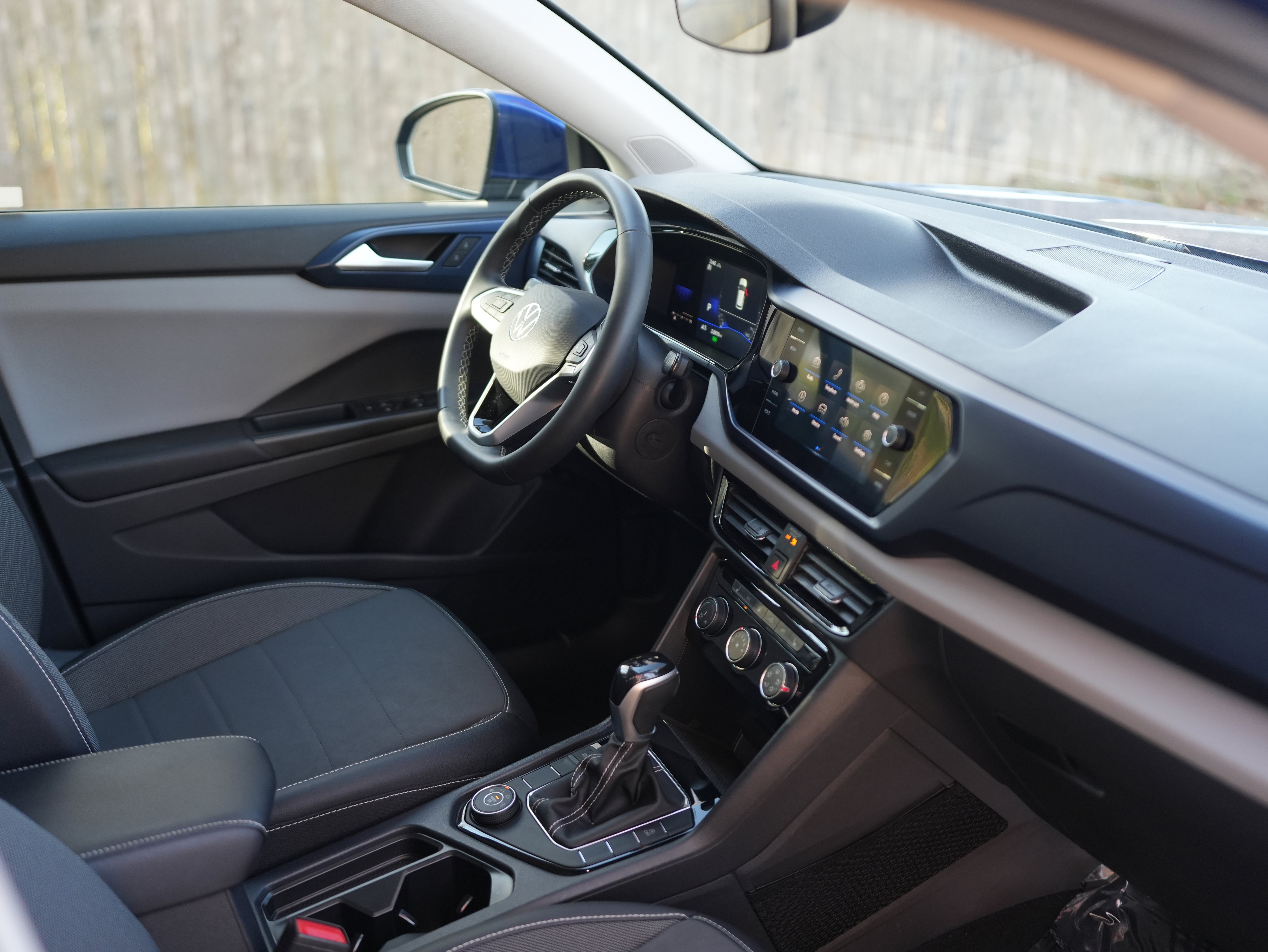 Used 2023 Volkswagen Taos SE w/ Panoramic Sunroof Package image 17