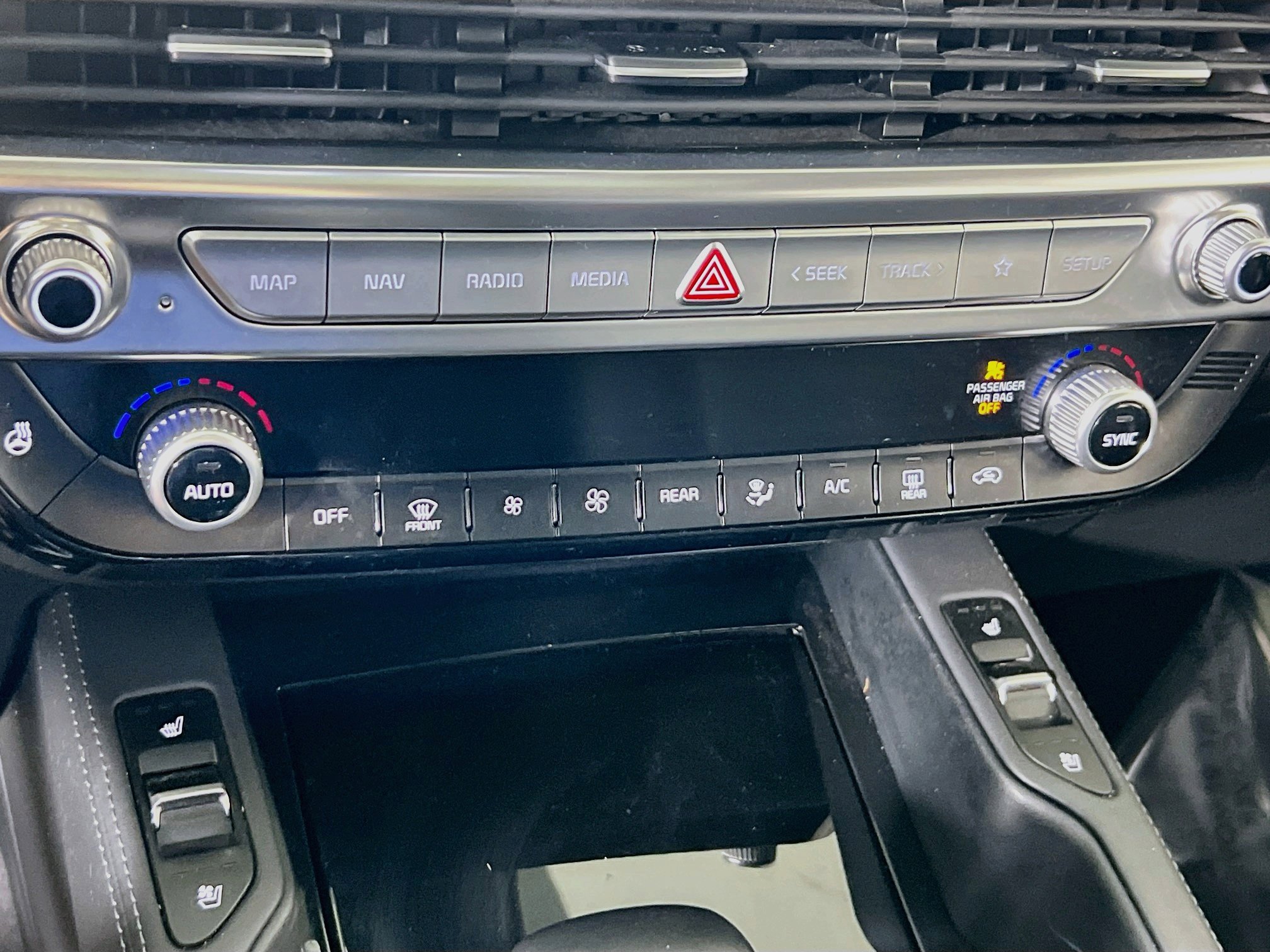 Used 2022 Kia Telluride EX w/ EX Premium Package AWD/4WD image 16