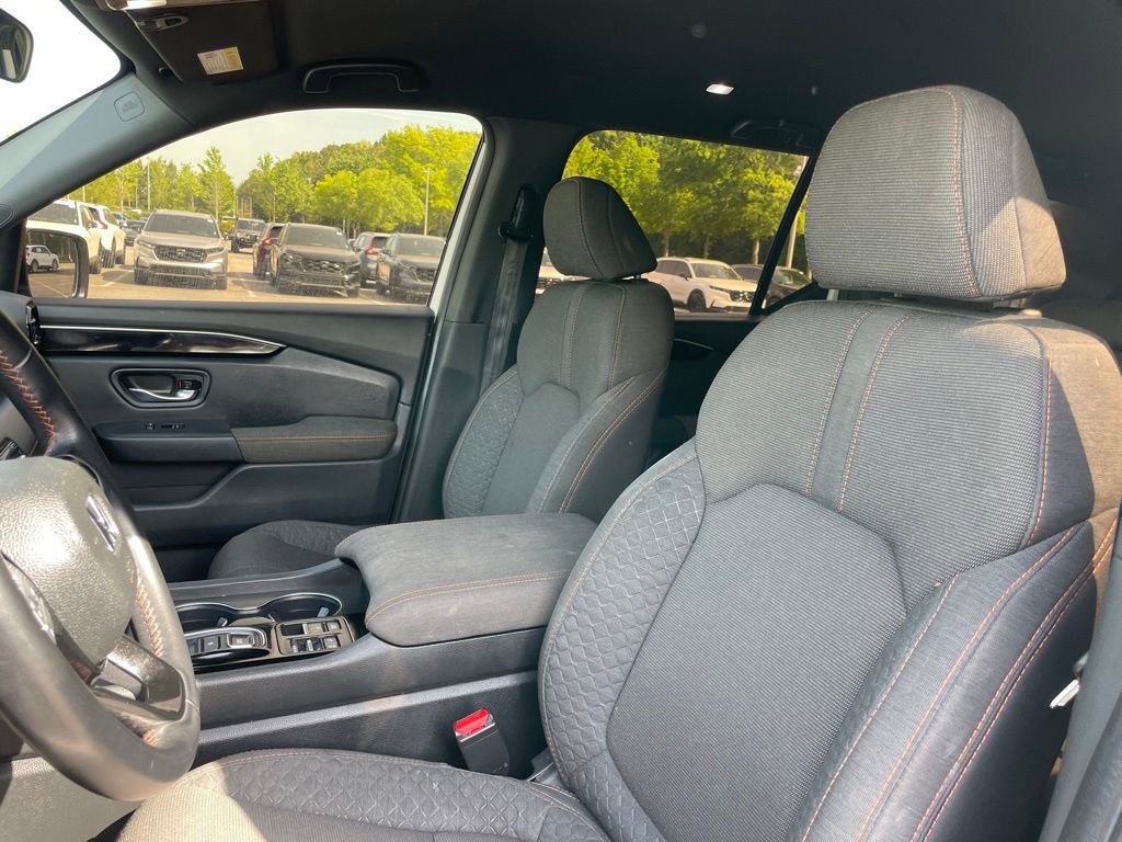 Certified 2025 Honda Pilot Sport image 25