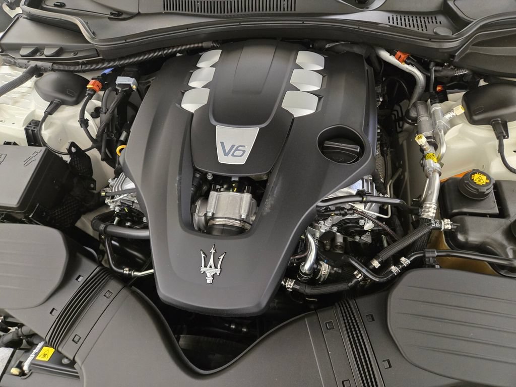Used 2023 Maserati Quattroporte GT RWD image 30