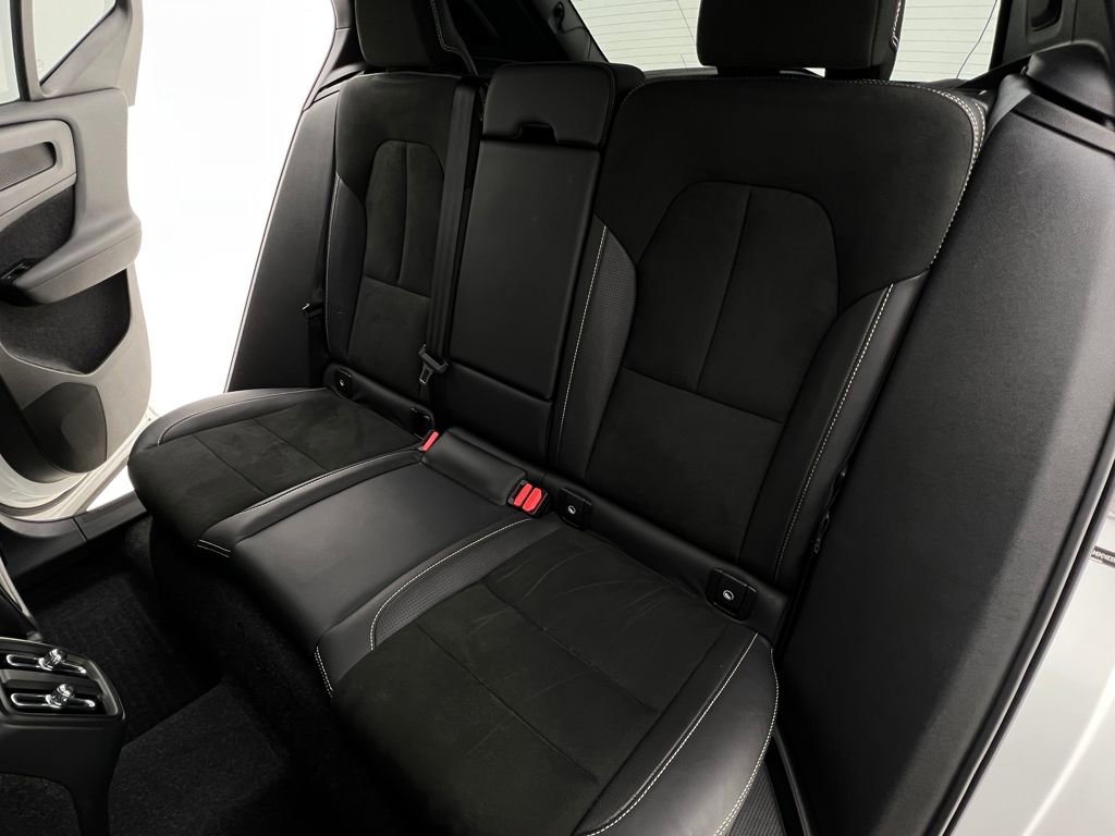 Used 2021 Volvo XC40 T5 R-Design image 22