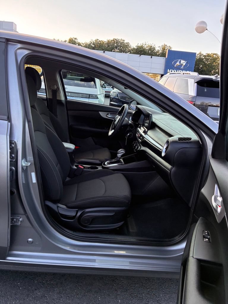 Used 2023 Kia Forte LXS w/ LXS Technology Package FWD image 18