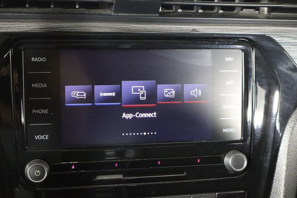 Used 2022 Volkswagen Passat 2.0T R-Line image 32