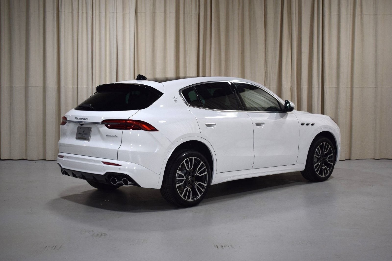 Certified 2025 Maserati Grecale Modena AWD/4WD image 9