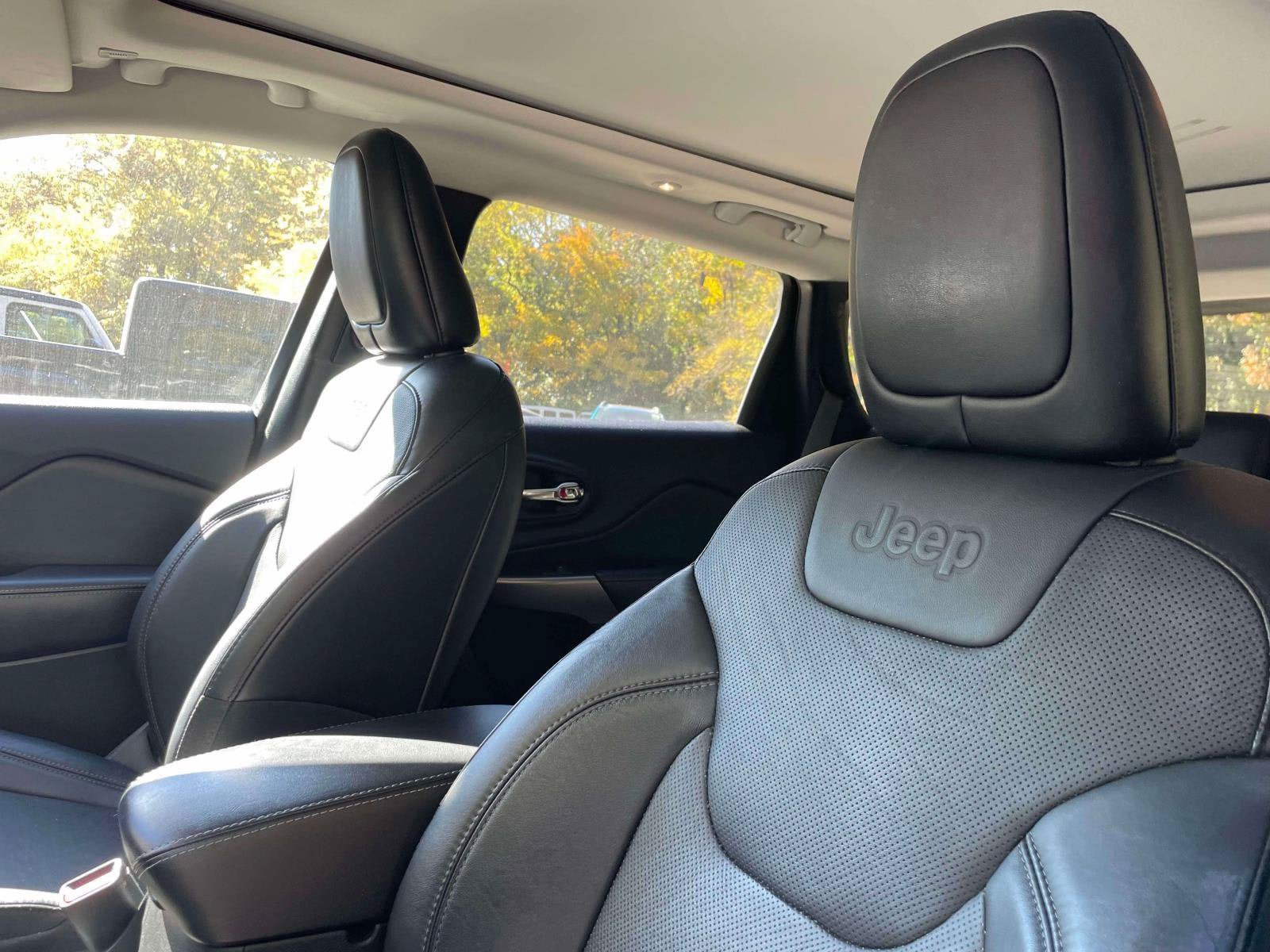 Used 2019 Jeep Cherokee Limited AWD/4WD image 16