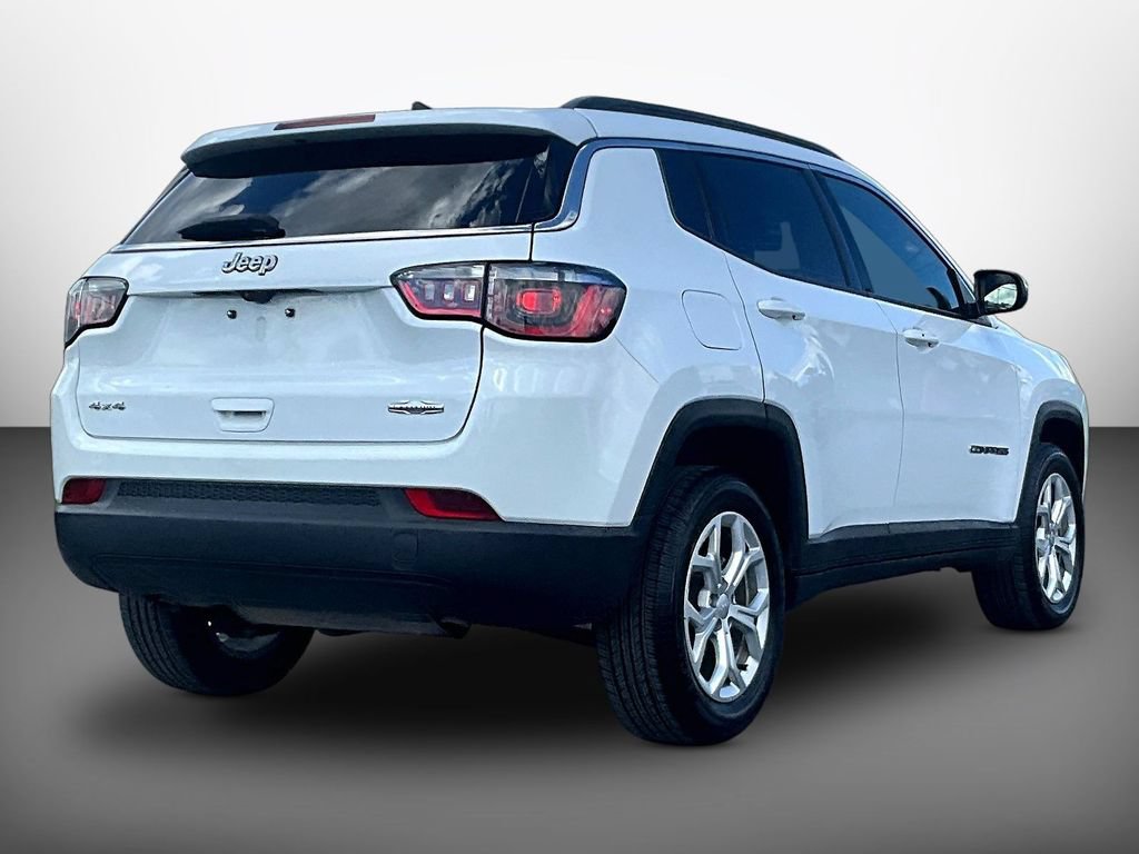 Used 2024 Jeep Compass Latitude AWD/4WD image 6