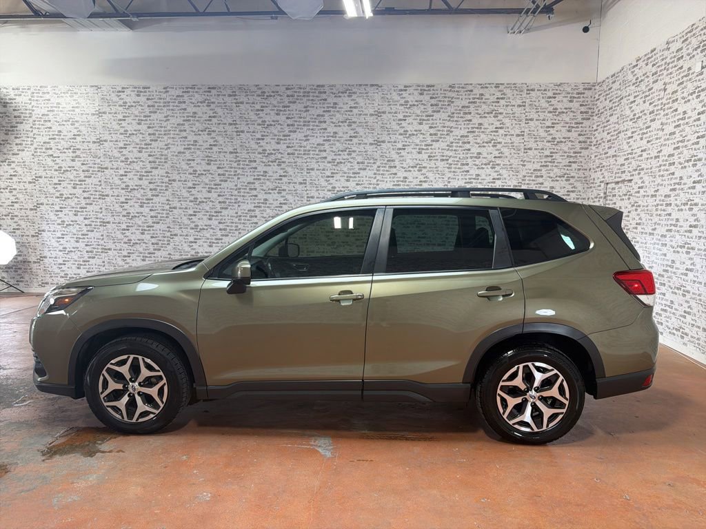 Used 2022 Subaru Forester Premium AWD/4WD image 4