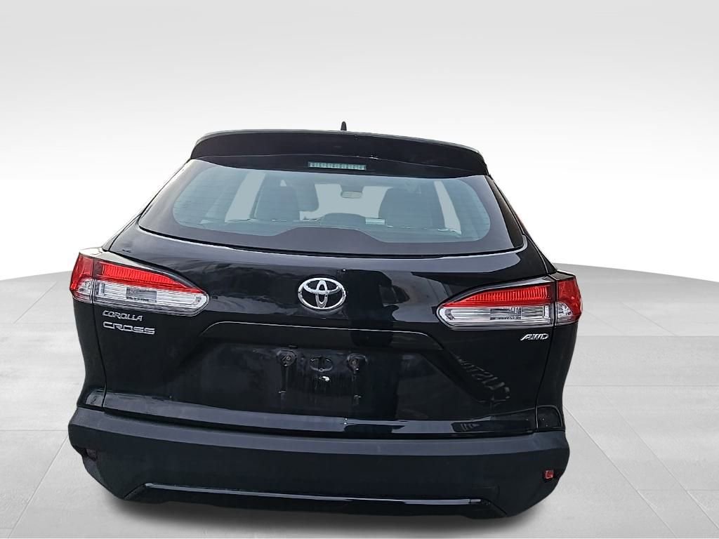 Used 2023 Toyota Corolla Cross L image 7