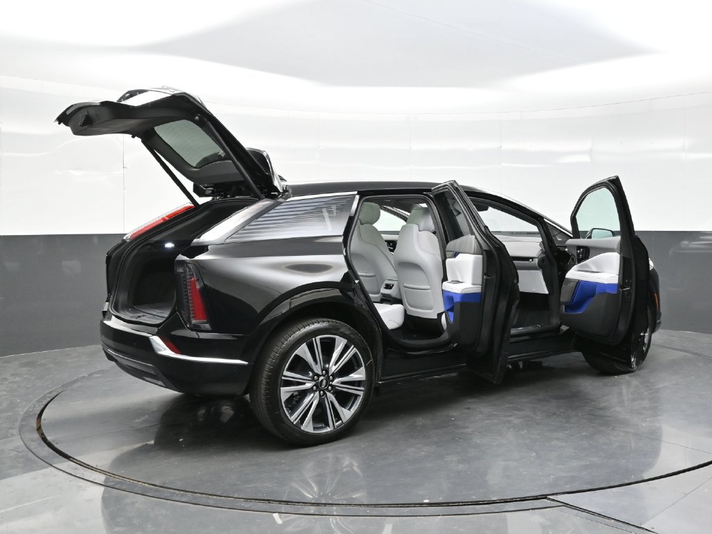 New 2027 Cadillac Optiq Premium Luxury w/ LPO, Floor Liner Package AWD/4WD image 40