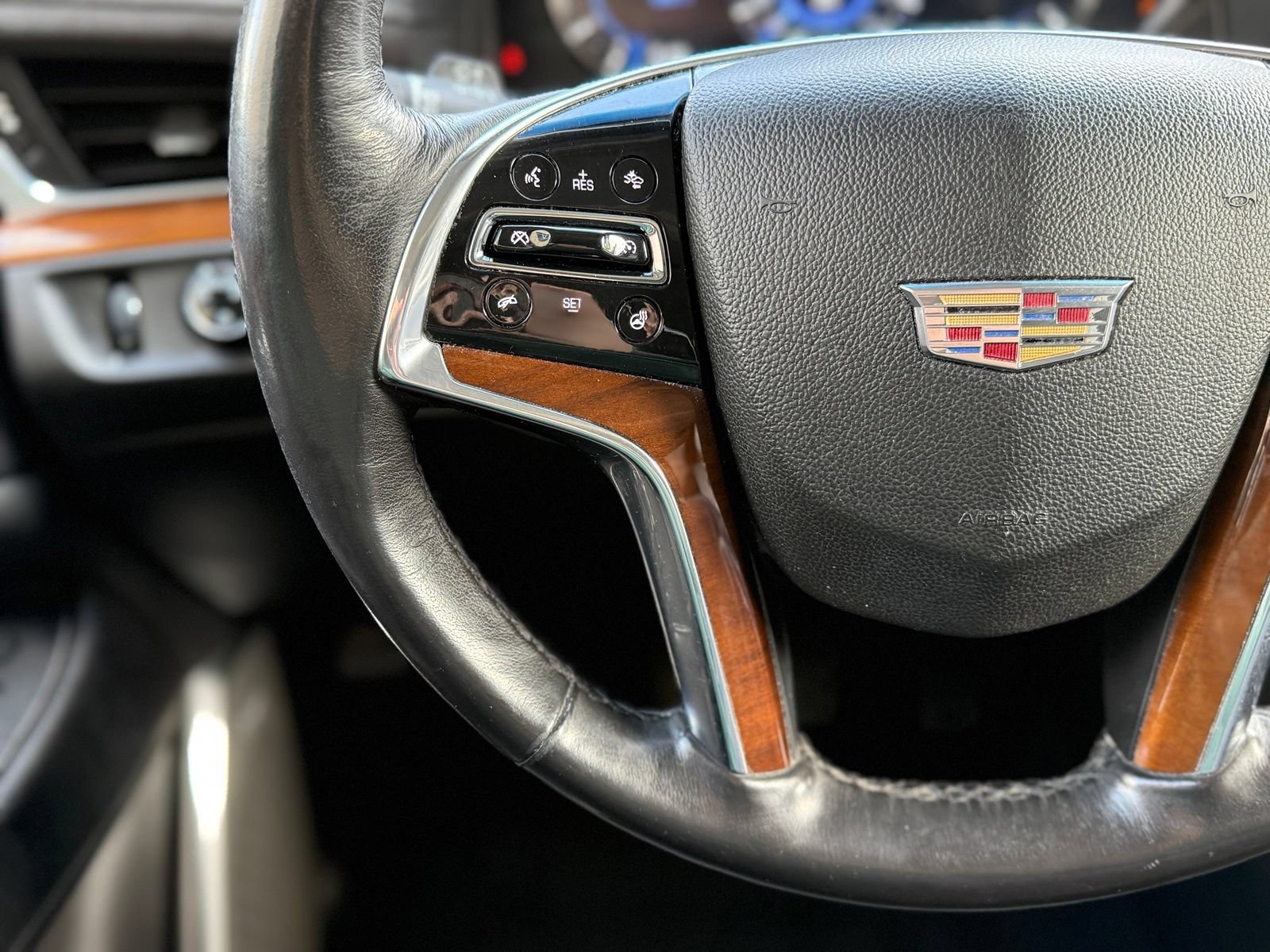 Used 2019 Cadillac Escalade Luxury AWD/4WD image 25