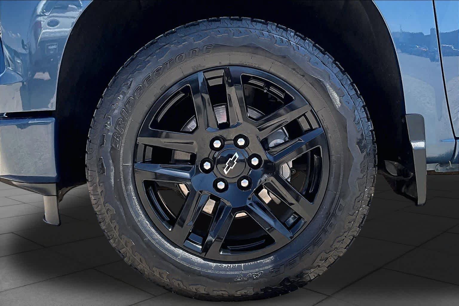 Used 2024 Chevrolet Silverado 1500 Custom w/ Turbomax Blackout Package AWD/4WD image 11