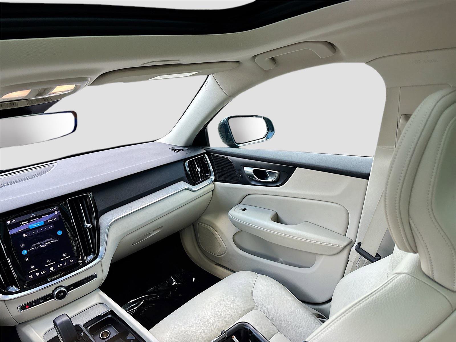 Used 2025 Volvo V60 B5 Cross Country Plus image 25