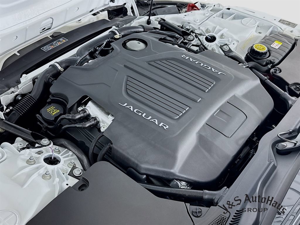 Used 2022 Jaguar F-TYPE R image 38