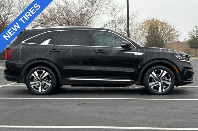 Certified 2023 Kia Sorento SX Prestige w/ Panoramic Sunroof Package image 3