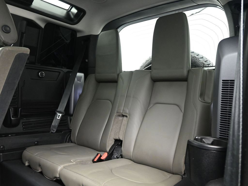 Used 2020 Land Rover Defender 110 HSE image 10