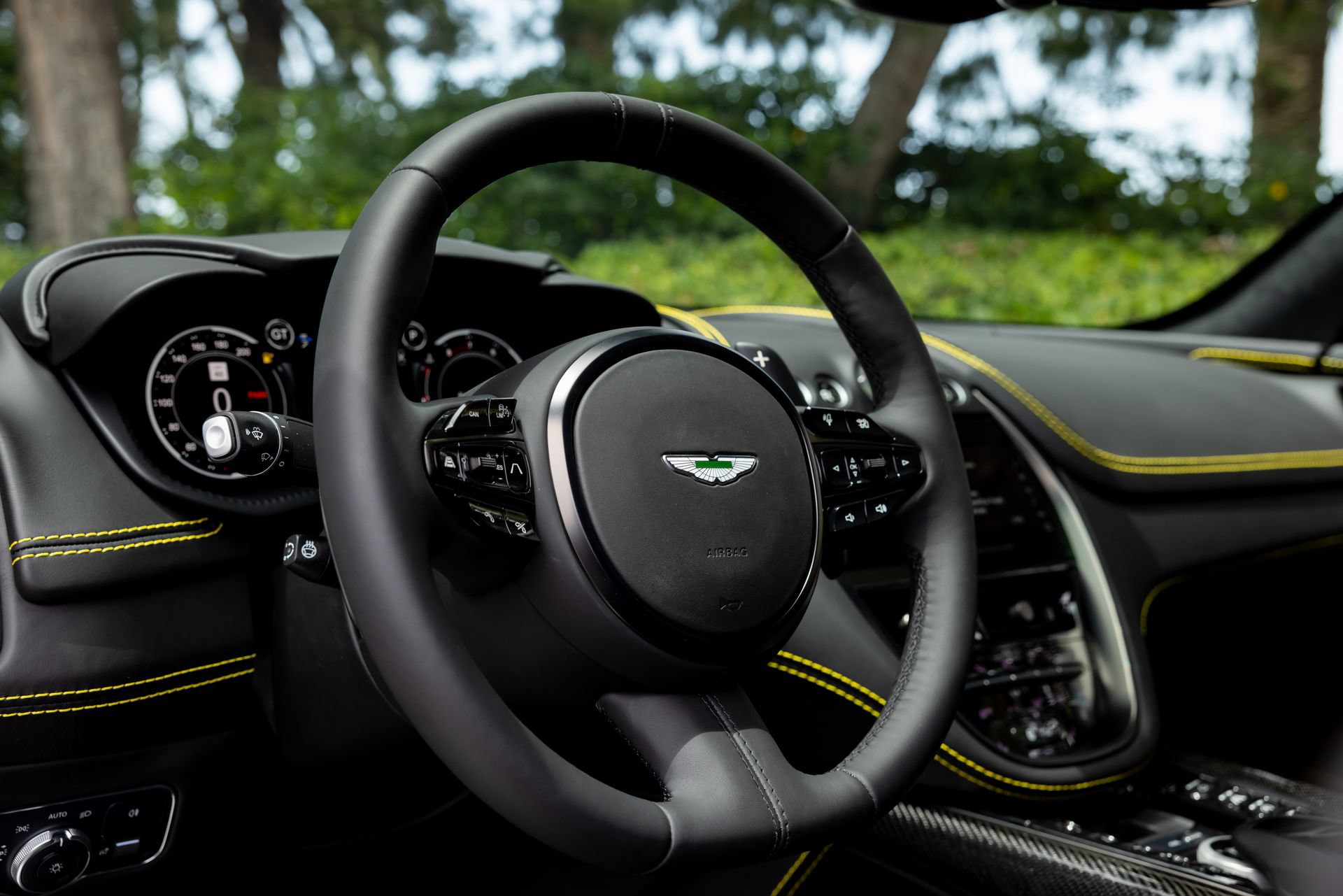 Used 2021 Aston Martin DBX AWD/4WD image 13