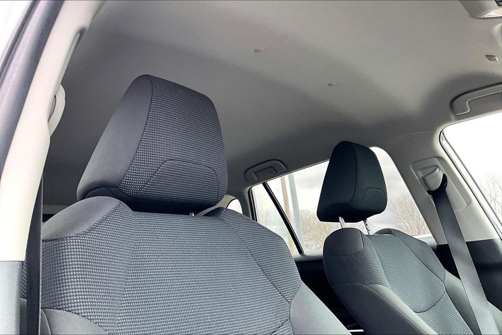 Used 2025 Toyota RAV4 LE AWD/4WD image 22