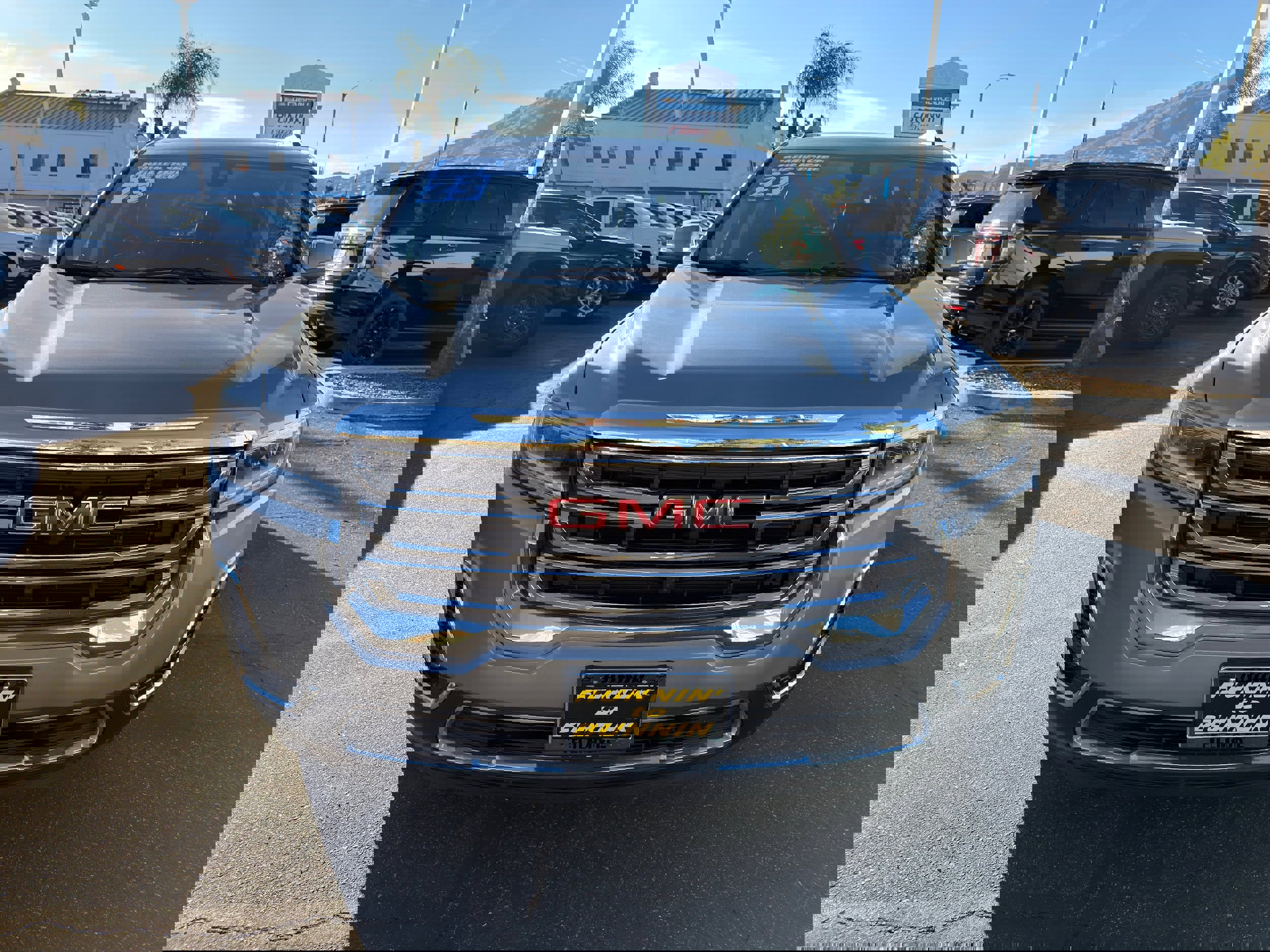 Used 2023 GMC Acadia SLT image 3