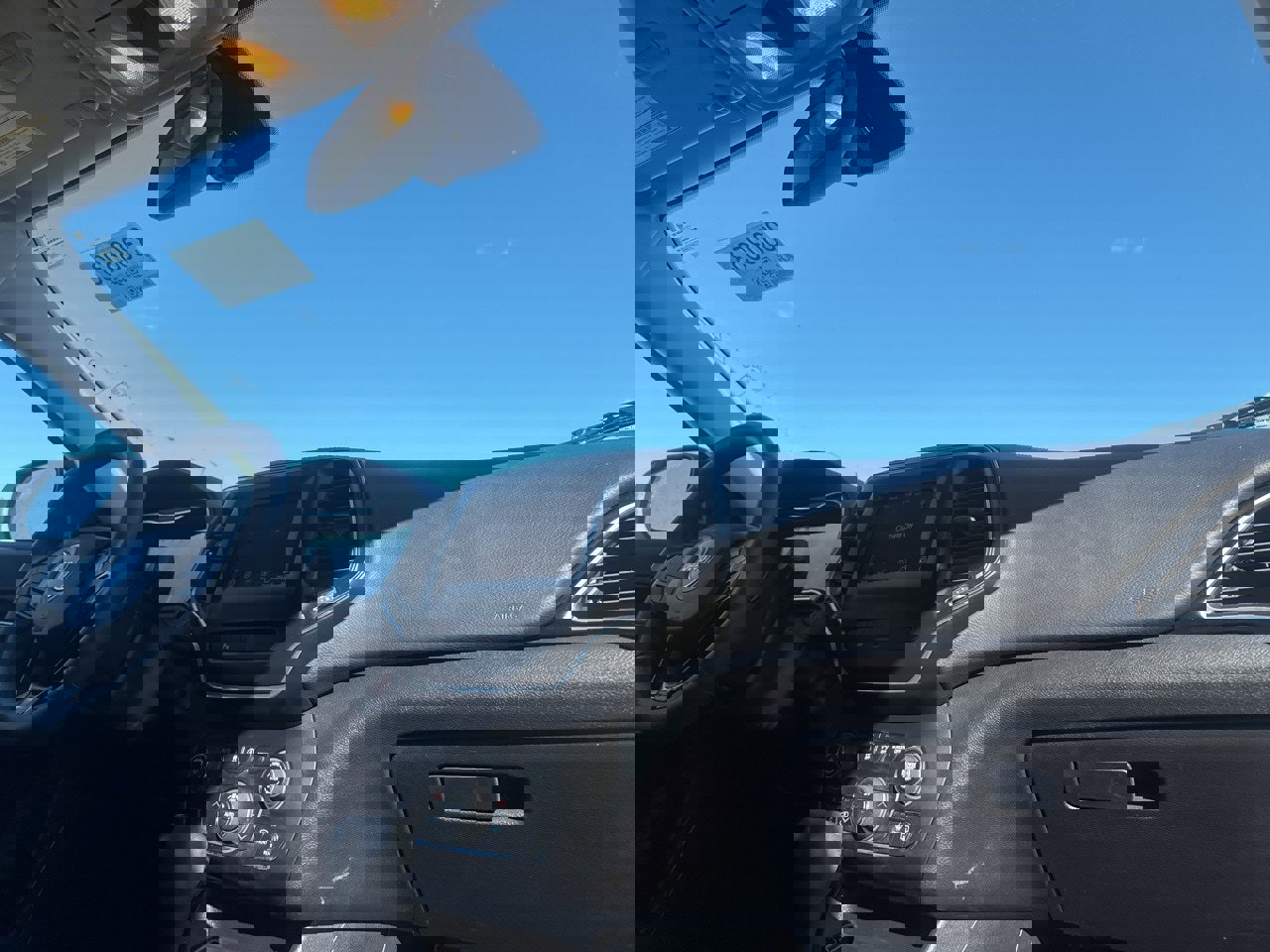 Used 2020 Jeep Cherokee Latitude Plus image 12