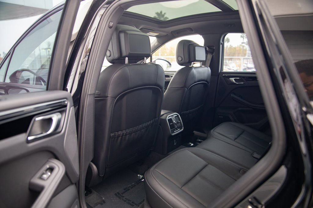 Certified 2025 Porsche Macan image 21