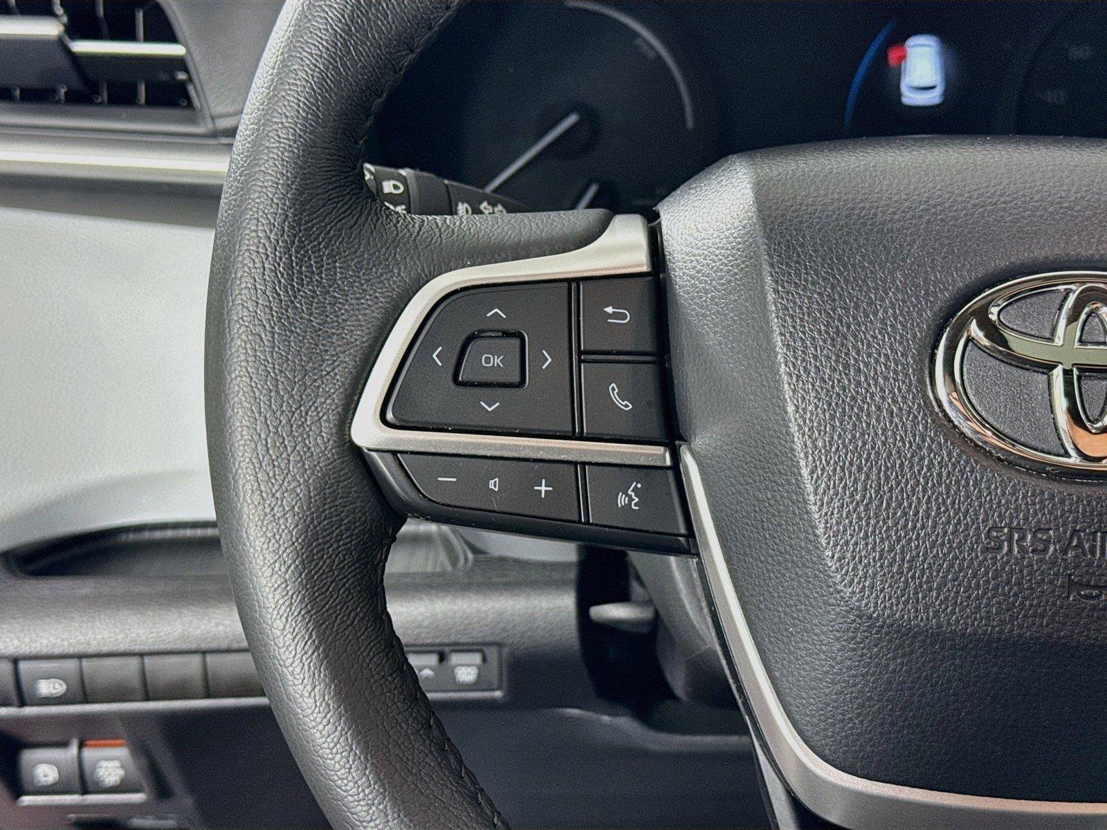 Certified 2026 Toyota Sienna XLE FWD image 18