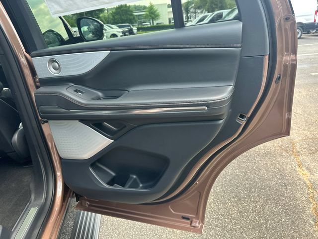 New 2026 Lincoln Navigator Black Label AWD/4WD image 17