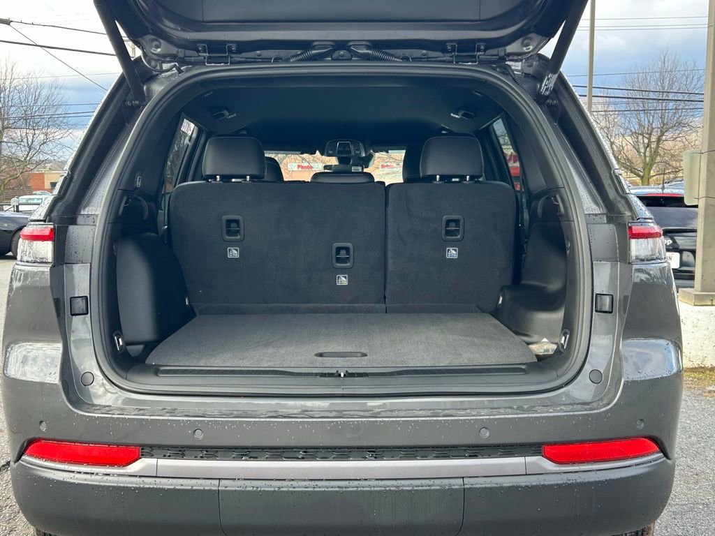 New 2026 Jeep Grand Cherokee Altitude image 8