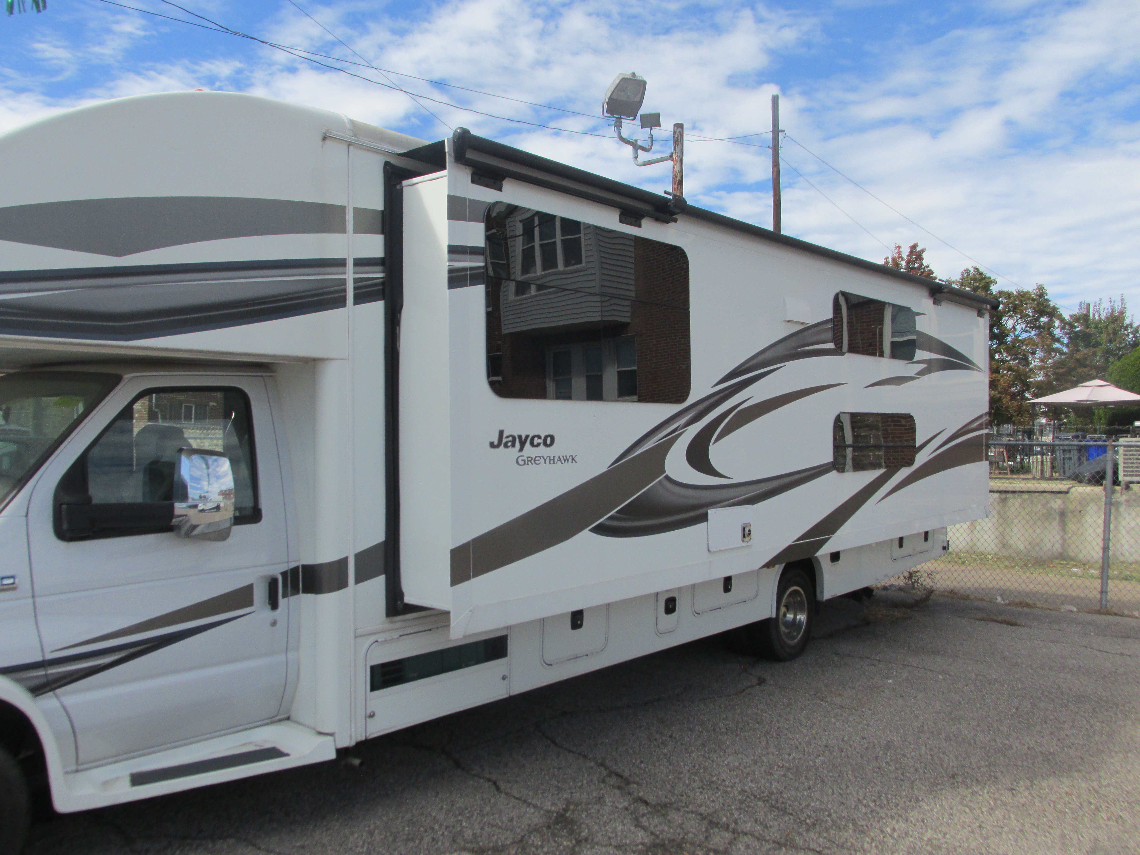 Used 2019 Ford E-450 and Econoline 450 Super Duty w/ Motorhome Prep Package RWD image 33