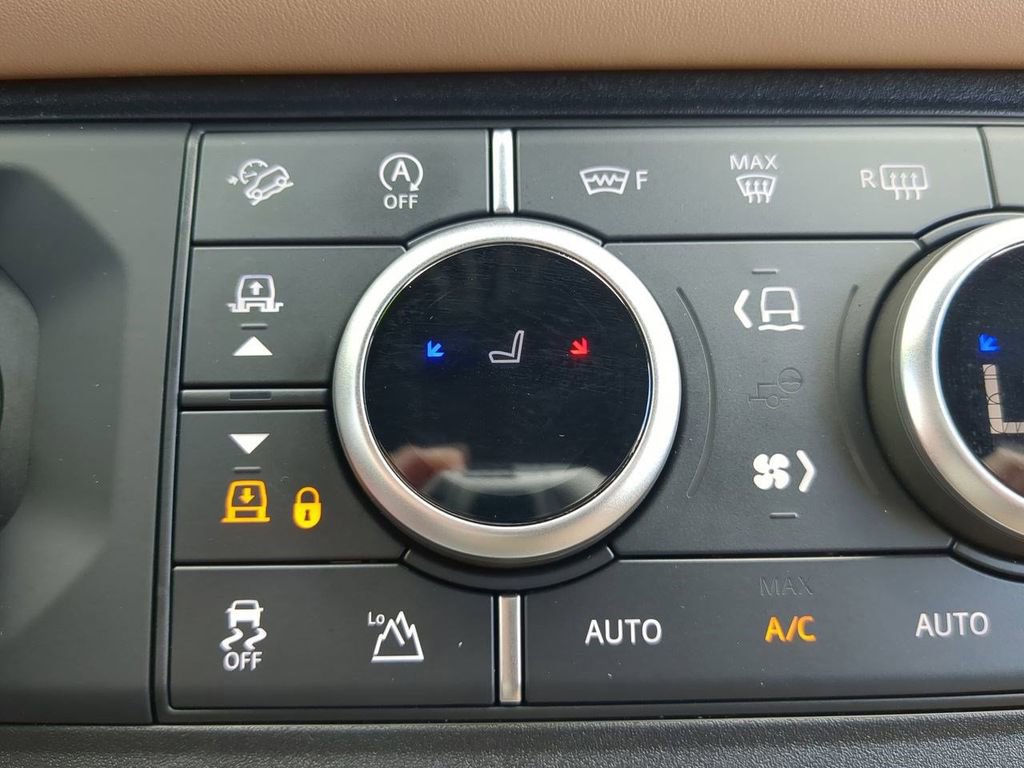 Used 2025 Land Rover Defender 130 V8 image 25